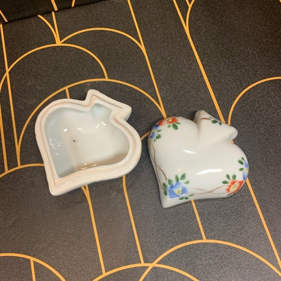 Vintage Nippon Hand Painted Spade Shaped Floral Trinket Box with Gold Gilt - Picture 7 of 12